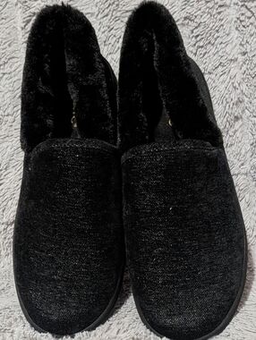 Vionic Women's Black Plush Slip-On Slippers Women's Size 8.5 New Without Tags